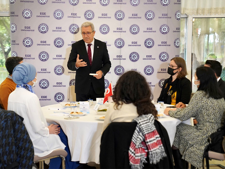 Ege Üniversitesi Rektörü Prof. Dr. Budak, Akademisyenlerle Bir Araya Geldi