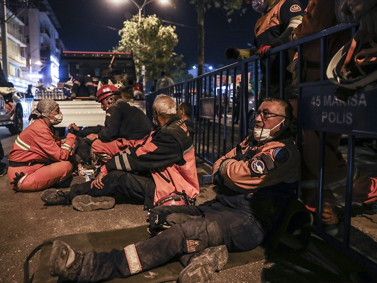 İzmir Depreminde Arama Kurtarma Ekiplerinin Zorlu Mesaisi