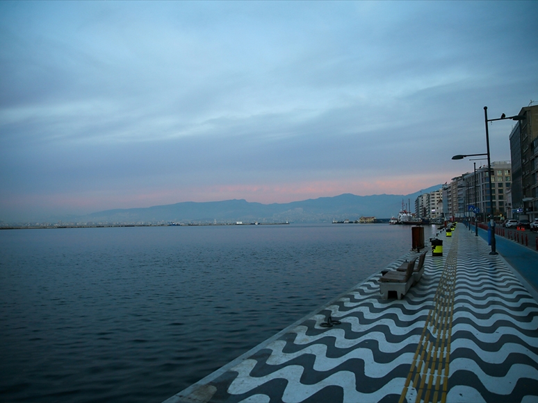 Kısıtlamalarla İzmir