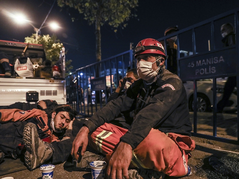 İzmir Depreminde Arama Kurtarma Ekiplerinin Zorlu Mesaisi