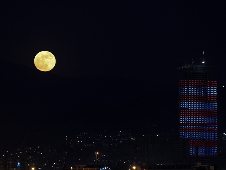 İzmir’de Süper Ay Göründü
