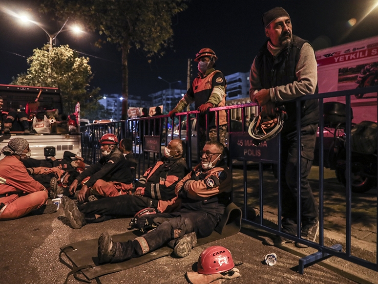 İzmir Depreminde Arama Kurtarma Ekiplerinin Zorlu Mesaisi