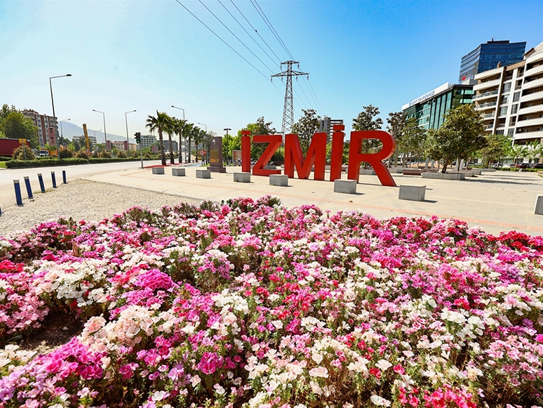 İzmir’de Tam Kapanma Sürecinin İlk Gününde Sessizlik Hakim