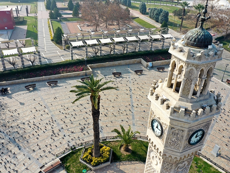 İzmir'de Sokaklar Boş Kaldı